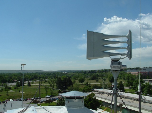 NISU antenna in its relation to a nearby potential multi-path reflector